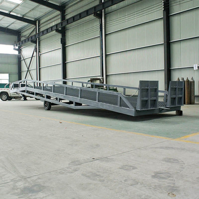 廣東廣州增城區12噸登車橋集裝箱卸貨坡道過橋定制